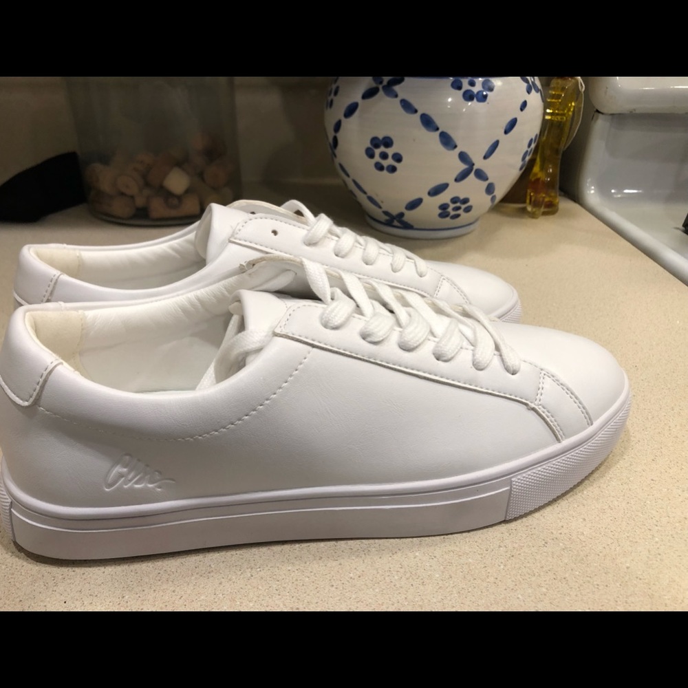 CLSC men size 9 white shoes